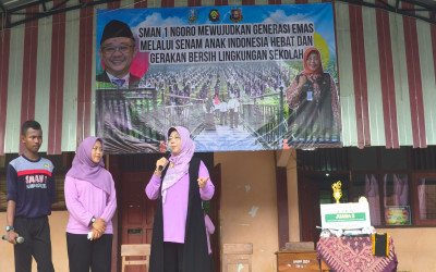 SMAN 1 Ngoro Gelar Senam 7 Kebiasaan Anak Indonesia Hebat Bersama Seluruh Warga Sekolah